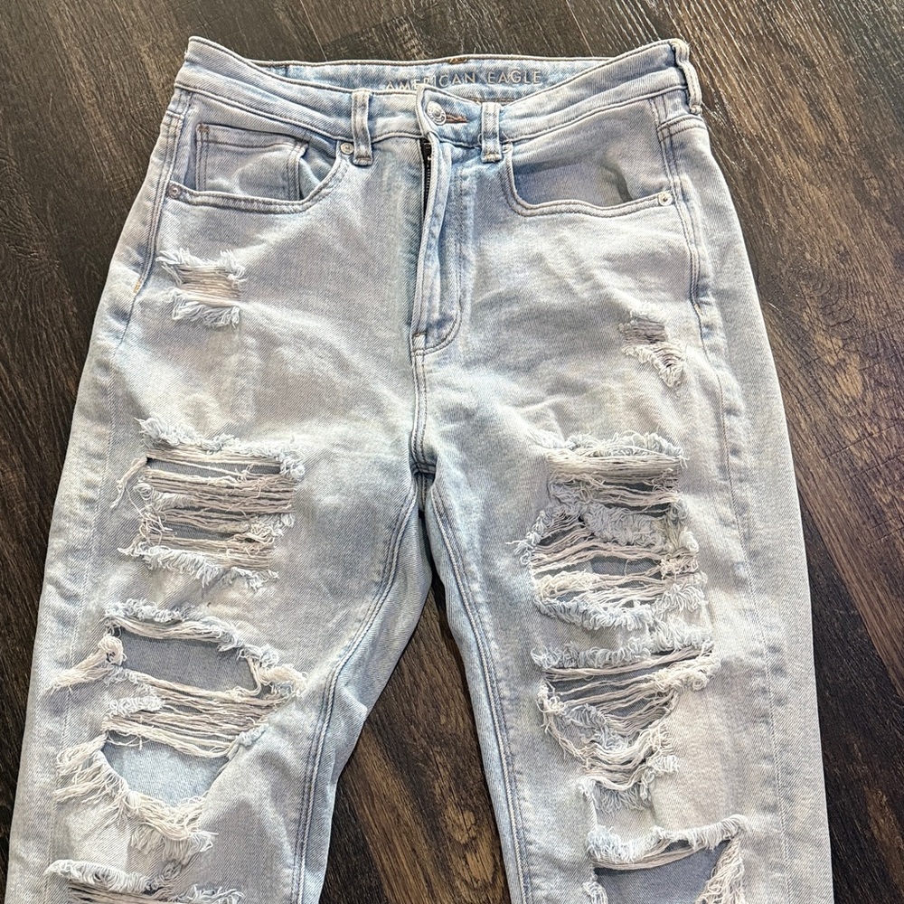 American Eagle Outfitters Light Gray Distressed Boyfriend Jeans - Picture 2 of 6